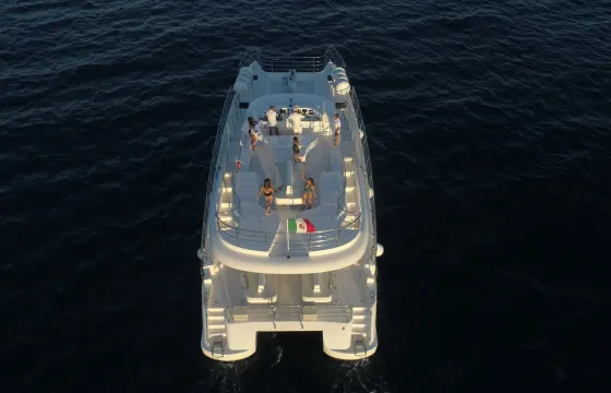 Maxi Luxury Catamarano Tour in Italy