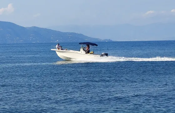 Beautiful 21ft White Shark Center Console Open Boat with 200hp Outboard Engine