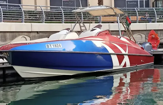 33ft Stylish and Comfortable Boat for Dubai Tours