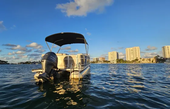 Starcraft Pontoon for Sightseeing Experience In Fort Lauderdale