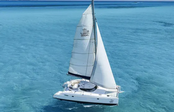 Charter Open Bar Catamaran for a Boat Party in Cancún and Isla Mujeres