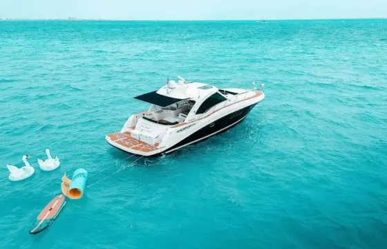 52ft Sea Ray Yacht Cruise Cancun Coastline for 18 Guests