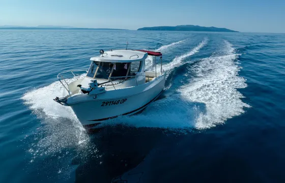 Arvor 25 Motor Boat for Relaxed Cruising