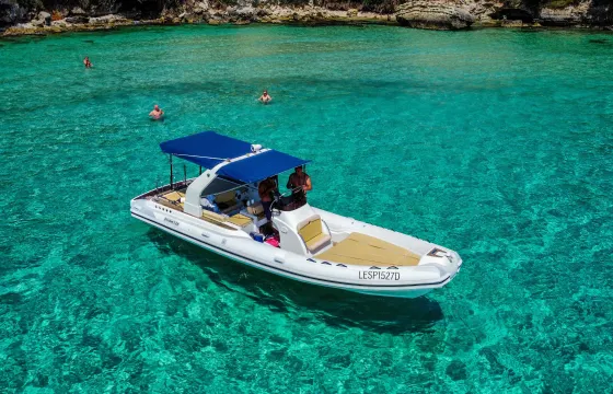 Discover the hidden gems in Salento with Skippered Boat Stilmar 28 RIB