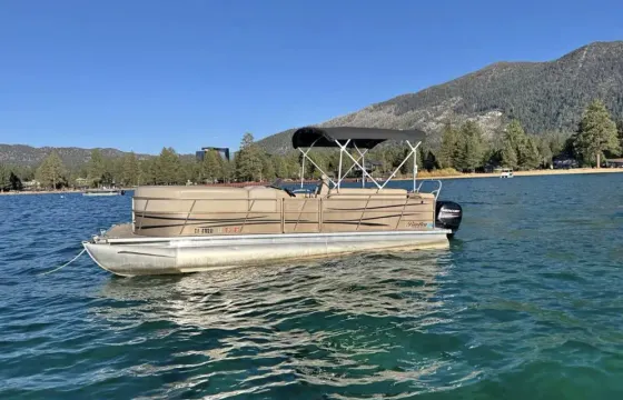 The Perfect Friends and Family Boat - 2017 Bentley 243 Tritoon