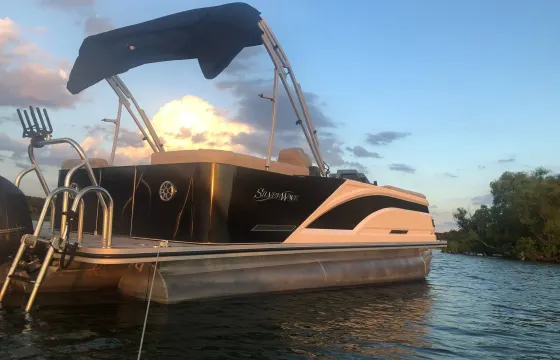 22’ Silver Wave Pontoon Rental in Little Elm Texas