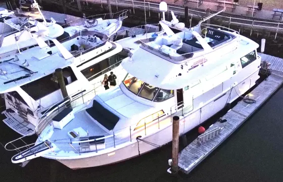 60’ Hatteras Luxury Yacht in New York