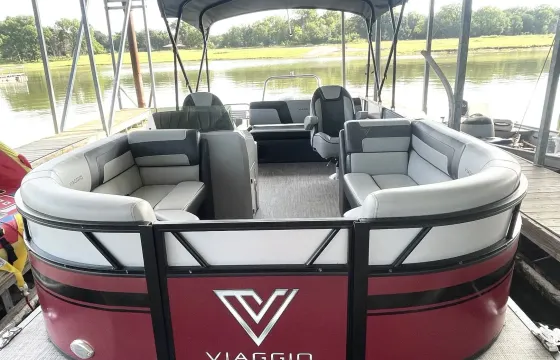 Come have some fun in the sun on beautiful Lake Texoma on 24' Viaggio Pontoon