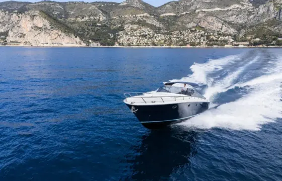 Stylish Itama 40 Yacht for Charter in Cap Ferrat, St Tropez or Monaco