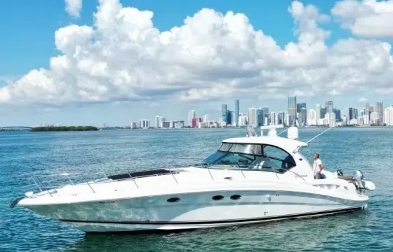46ft Sea Ray Sundancer White in Miami Beach