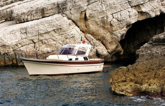 Charter 32' Fratelli Aprea Motor Yacht in Capri, Italy