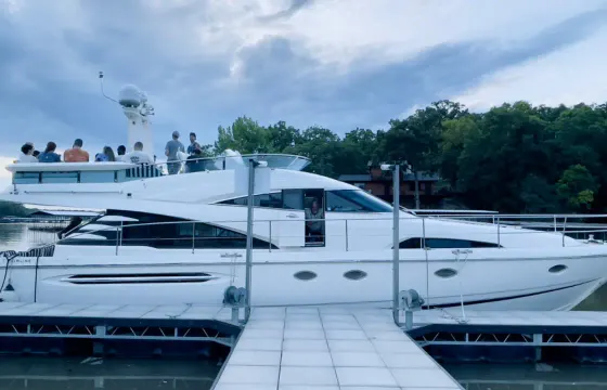 Fairline Squadron 58 Motor Yacht Charter in LOTO, MO