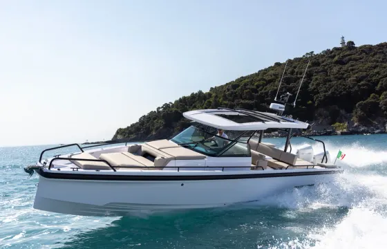 Do South Florida with Speed, Style, and Versatility with our 37ft Axopar