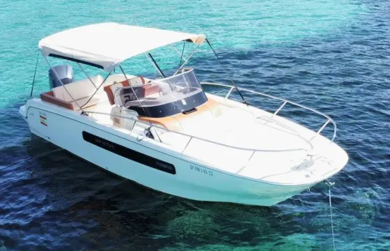 Invictus CX27 Chief in Club de Mar- Palma de Mallorca