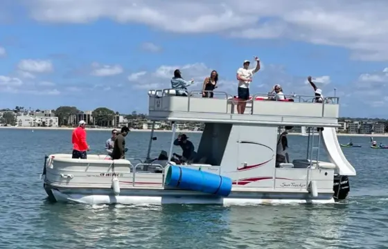 30ft Suntracker Double Decker Party Pontoon - Captain/Bathroom/Slide/BYOB