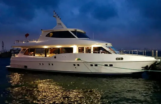86' VİP Yacht for Special Occasions and Bosphorus Tours in Istanbul - 50 Guests