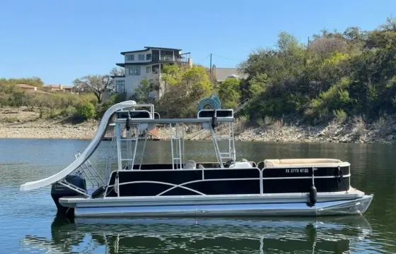 26ft -13 passenger Party Boat w/Slide! - LOUD stereo - Named Beeracuda