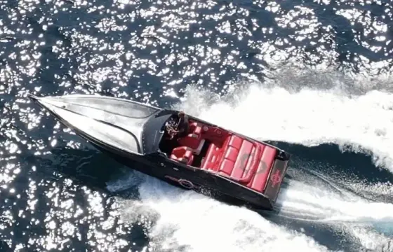32ft Fountain Motor Yacht Rental in Glifada, Greece