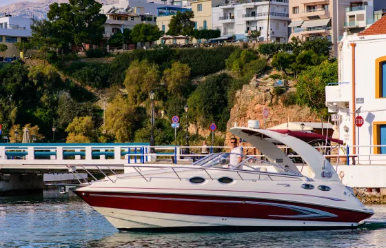 Cruise boat with instructor