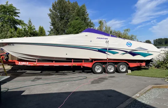 38’ Fountain Speed cruiser in maple ridge