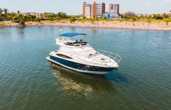 Luxury 40ft Regal Commodore Yacht for Incredible Trip in Mazatlan