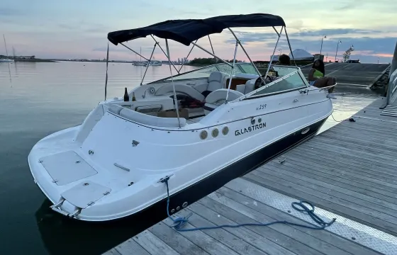 26' Glastron GS Motor Yacht in Boston, Massachusetts