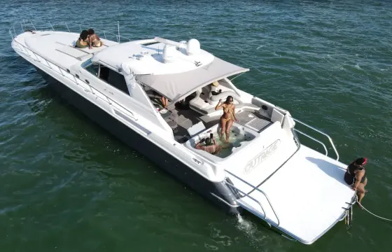 Discover Luxury: 70ft Sea Ray w/ Hot Tub in Miami!