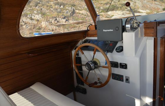 Classic 38 Dixon Design – 1x440 Hp Yanmar Diesel in Idra, Greece!