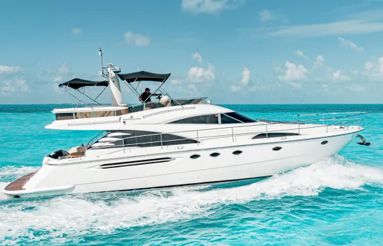 Fairline 68ft Flybridge Yacht in Cancún, Mexico