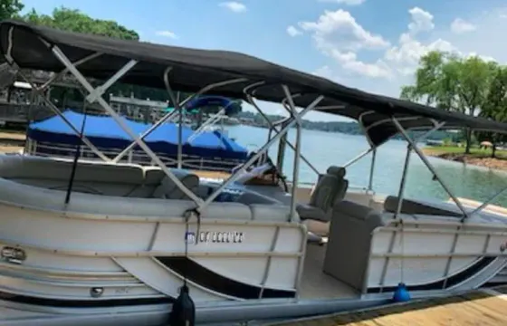 2006 Southbay Pontoon 25' boat rental on Lake Norman