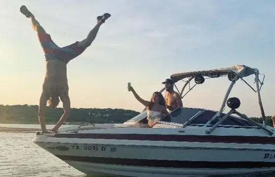 23' Larson Boat for Tubing, Wakeboarding and Kneeboarding in Austin