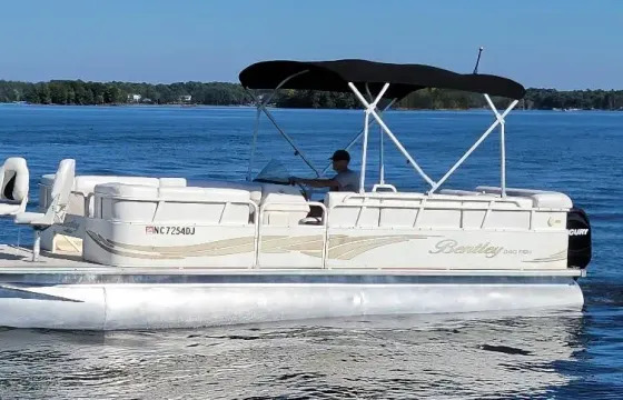 24' Bentley 240 Fish Tritoon on Lake Norman