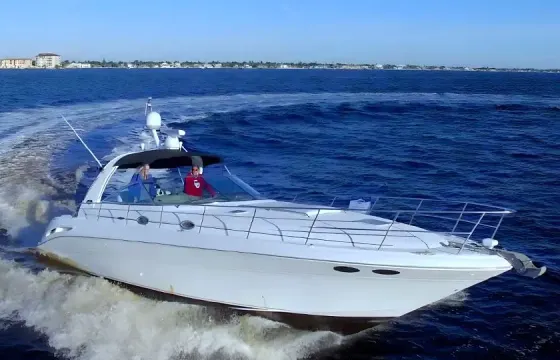 41ft Sea Ray Sundancer 410 Yacht in Chicago, Illinois - Stunning Throughout