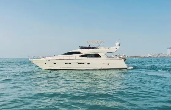 65ft Luxury Flybridge Yacht in Dubai Marina - Capacity 25 Guests