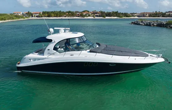40' Sea Ray Sundancer All-Inclusive Yacht Charter in Tulum Beach.