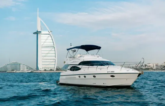 Dubai: Private Yacht Cruise with Option to Add Gourmet Food