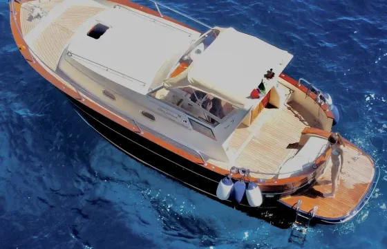 2016 Classic Italian Gozzo Apreamare 28ft motor Yatch