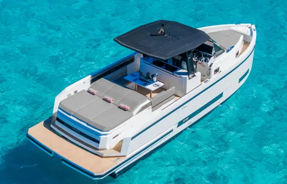 Paros–Antiparos Cruise on a Luxury De Antonio 36 Yacht
