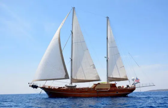 Blue Cruise in Mediterranean with Deluxe Yacht