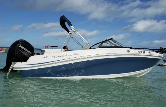 Private tour in Miami for up to 6 people + captain. No extra fees!