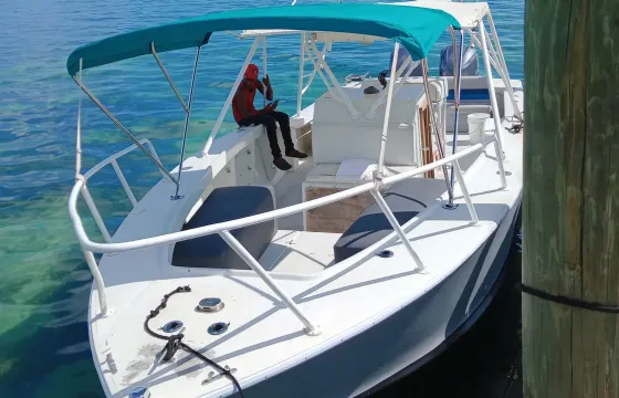 Nassau’s Ultimate Private Boat Tour: Snorkeling, Swim with Pigs, & Rose Island