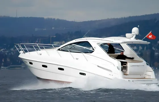 2010 Sealine CS38 Motor Yacht for 6 Guests - Cannes Yacht Charter