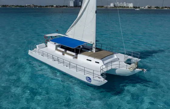 Best Catamaran In Cancun and Isla Mujeres - Accommodate Up To 100 Guests