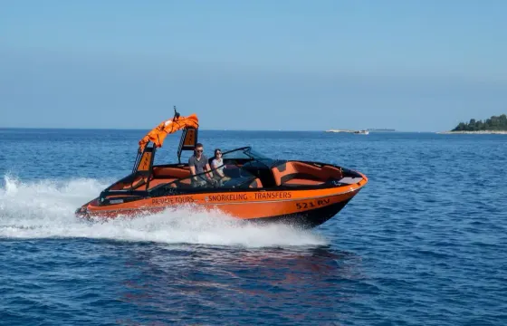 Maxum HOURLY RENTAL in Rovinj