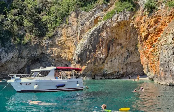 Arvor 25' Family & Fishing Boat for Trips Along the Coast
