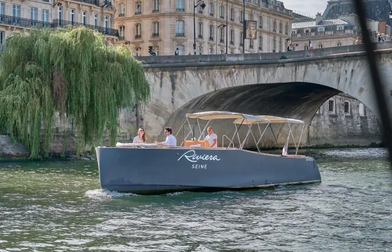 Discover Paris on a prestige cruise on the seine