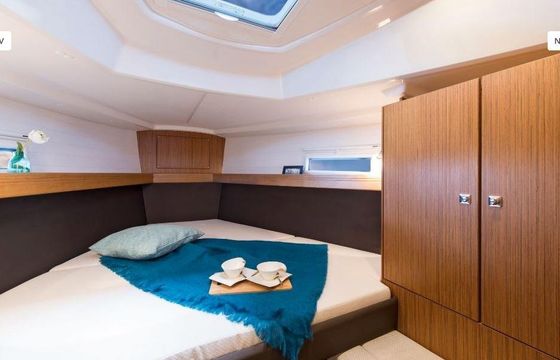 Bavaria Cruiser 37 Cruising Monohull Charter for 6 People in Ljubljana, Slovenia