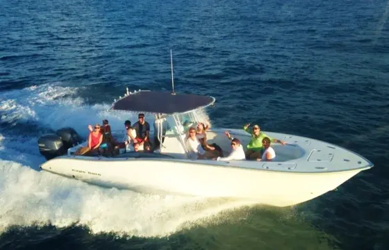 32ft Center Console - Private Charter Tours and Snorkeling in the USVI and BVI