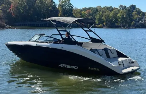 25' Yamaha Ski Boat with Tube up to 10 people in South Lake Tahoe, California