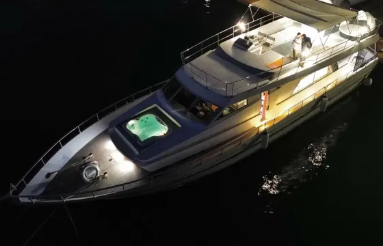 Luxury Yacht Experience Aboard the Akhir 80